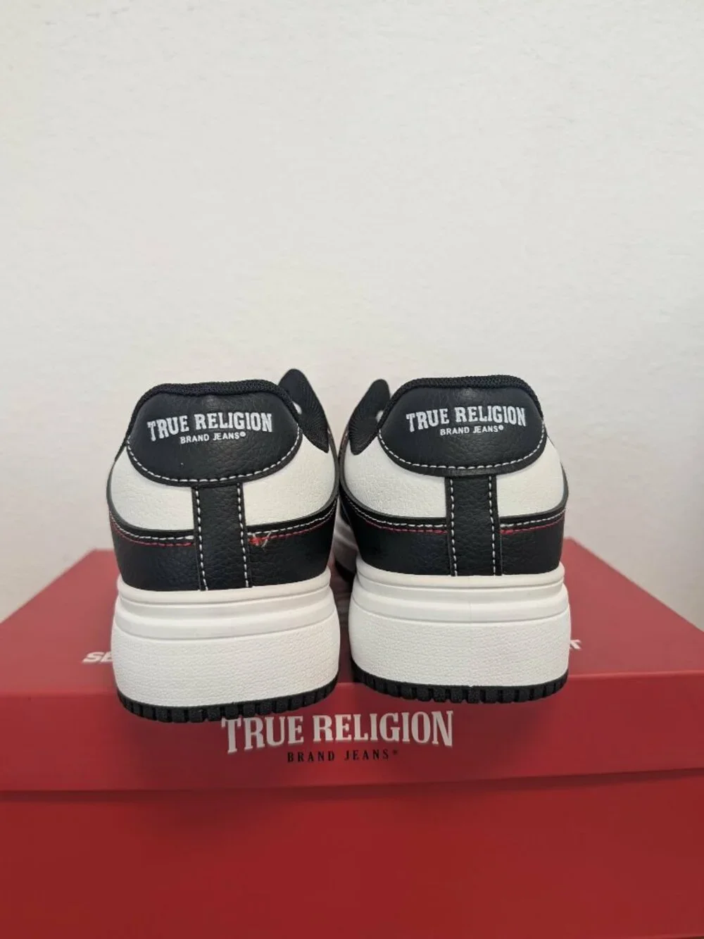 True Religion Flo Sneaker Size 8 Women - O